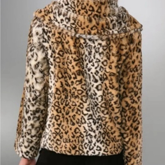 Alice + Olivia women’s leopard faux fur shawl collar jacket - Picture 2 of 11